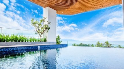 Hồ bơi với tầm nhìn hướng biển