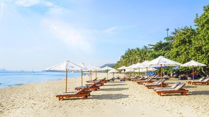 Khu vực bãi biển riêng của khách sạn