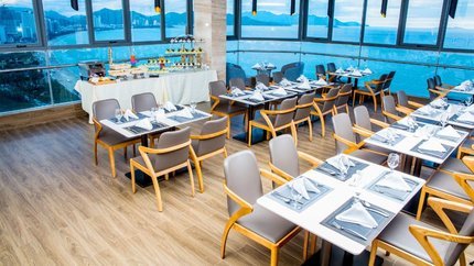 Nhà hàng Ocean Queen với tầm nhìn hướng biển