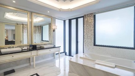 Phòng tắm tone chủ đạo màu trắng