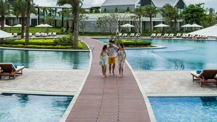 Hồ bơi ngoài trời