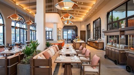 Nhà hàng với các món chủ yếu của Địa Trung Hải, Châu Á và Việt Nam