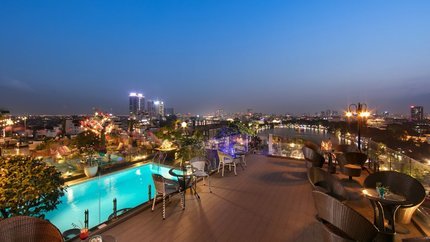 Bể bơi trên sân thượng