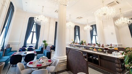 Sảnh và quầy lễ tân