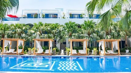 Hồ bơi ngoài trời