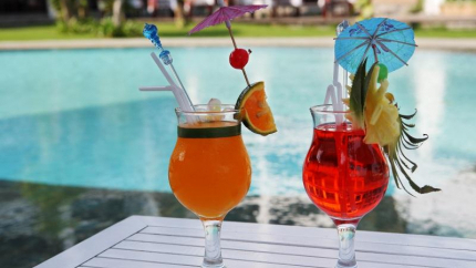 Dịch vụ bên hồ bơi