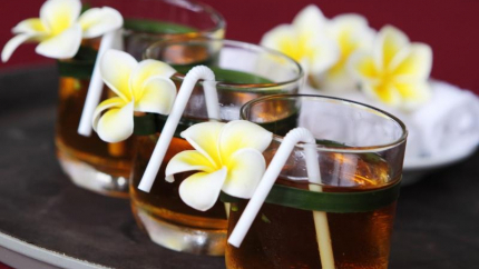 Trà hoa phục vụ khách hàng