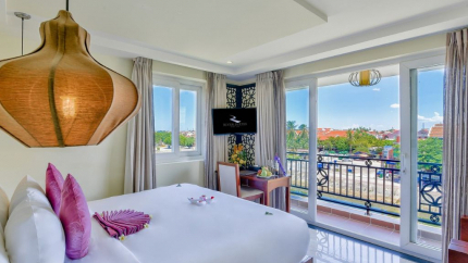 Deluxe River View tại River Suites Hotel 3*