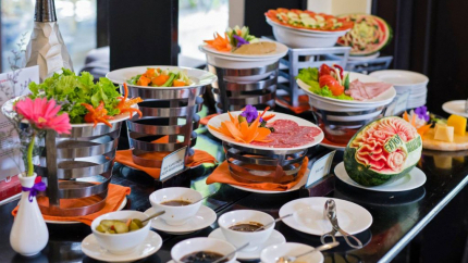 Buffet tại tại River Suites 3*