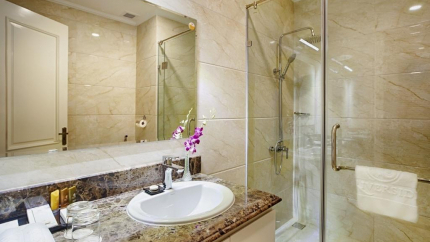 Phòng tắm Superior Triple tại Riverside Quang Binh