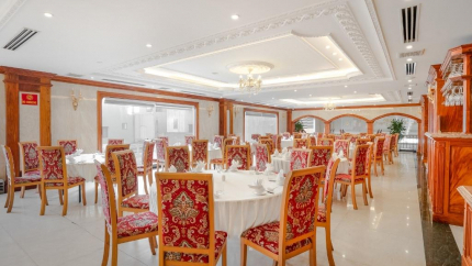 Restaurant By the River tại khách sạn Riverside 3 sao Quang Binh