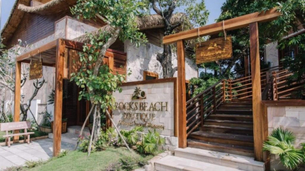 Lối vào Rocks Beach Boutique Bungalows 3 sao