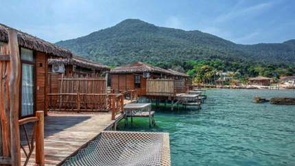 Giường lưới ngoài trời tại Rocks Beach Resort