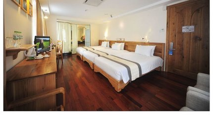 Phòng Deluxe Mountain & Stadium View