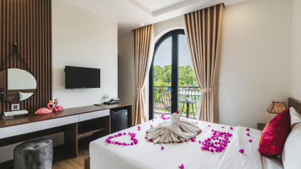 Phòng Deluxe Double Balcony Rosa Phú Quốc Hotel