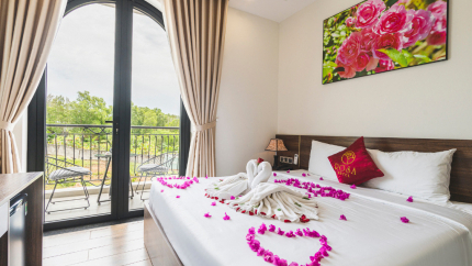 Phòng Deluxe Double Balcony Tại Rosa Hotel Phú Quốc
