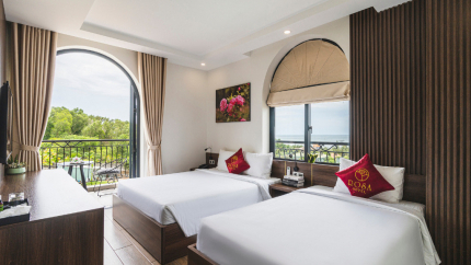 Phòng Deluxe Triple Sea View Khách Sạn Rosa Phú Quốc