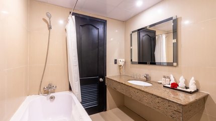 Phòng tắm khép kín với đầy đủ tiện nghi