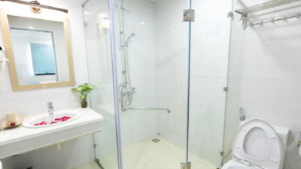 Phòng tắm tại khách sạn Rosy 3*