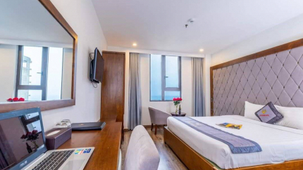 Deluxe Double with partial Seaview Tại Royal Charm Hotel Đà Nẵng