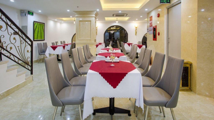 Nhà Hàng Royal Charm Hotel 3*