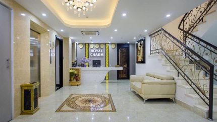 Lễ Tân Royal Charm Hotel 3* Đà Nẵng