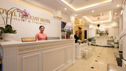 Quầy lễ tân tại Royal Holiday 3*