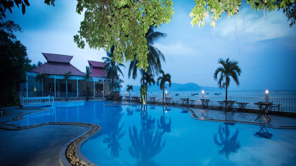 Bể Bơi Ngoài Trời