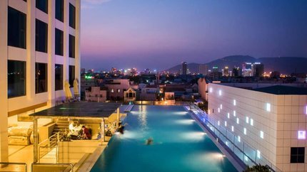 Bể bơi ngoài trời