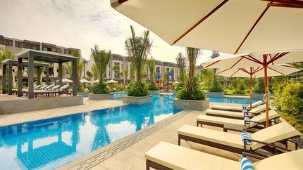 Bể bơi ngoài trời