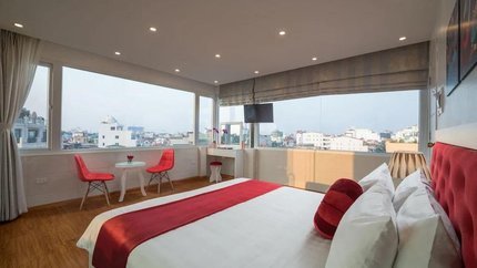 Phòng Royal Balcony City View toàn thành phố