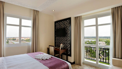 Phòng Deluxe Waterfront tại Hotel Royal Riverside