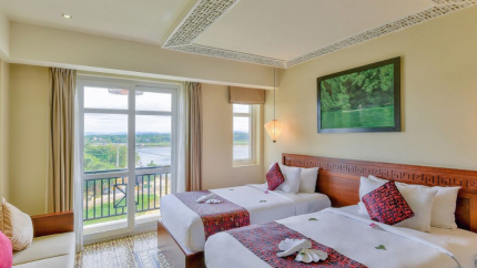 Phòng Junior Suite River tại Hội An Royal Riverside Hotel 4*