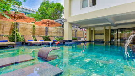 Bể Bơi tại khách sạn Royal Riverside 4*