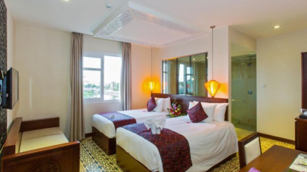 Phòng Deluxe City tại khách sạn Royal Riverside Hội An