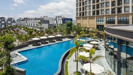 Hồ bơi ngoài trời