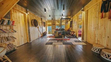 Khung cảnh trong phòng Attic Room