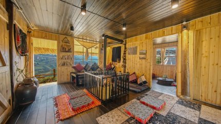 Không gian phòng khách của  Attic Room