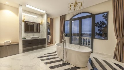 Bồn tắm sang chảnh view rừng thông