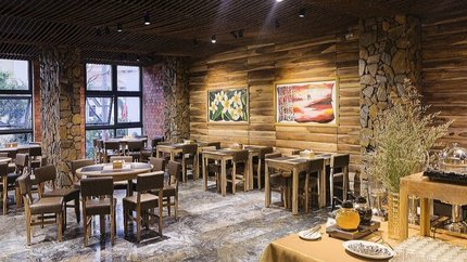 Nhà Hàng Sang Trọng, Không Gian Rộng