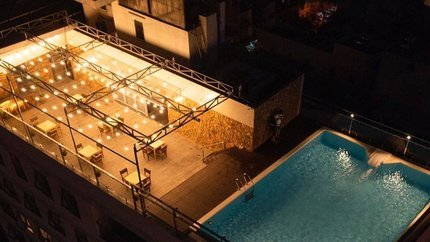 Nhà Hàng Trên Tầng Thượng