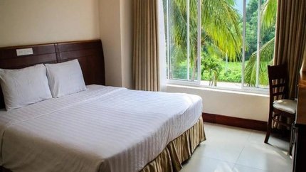 Villa Condore Suite khung cửa lớn hướng vườn