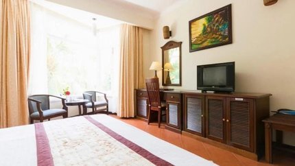 Khung cửa kinh lớn đón nắng