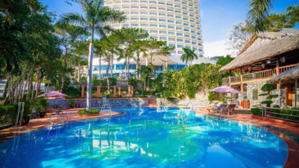 Bể Bơi Ngoài Trời Tại Sài Gòn Đông Hà Hotel Quảng Trị