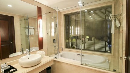 Phòng tắm tiện nghi cùng bồn tắm