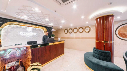 Lễ tân Khách Sạn Saigon Hanoi Central