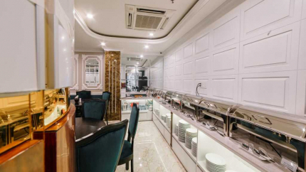 Quầy buffet tại nhà hàng Saigon Hanoi Central Hotel 3*