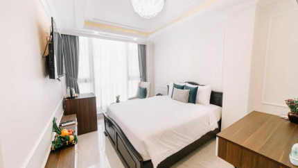 Premier Deluxe Room Tại Saigon Hanoi Central Hotel 3*