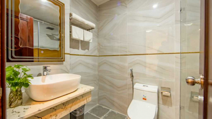 Phòng tắm Deluxe Room tại Hotel 3* Saigon Hanoi