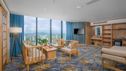 Không gian phòng rất rộng, nội thất đầy đủ